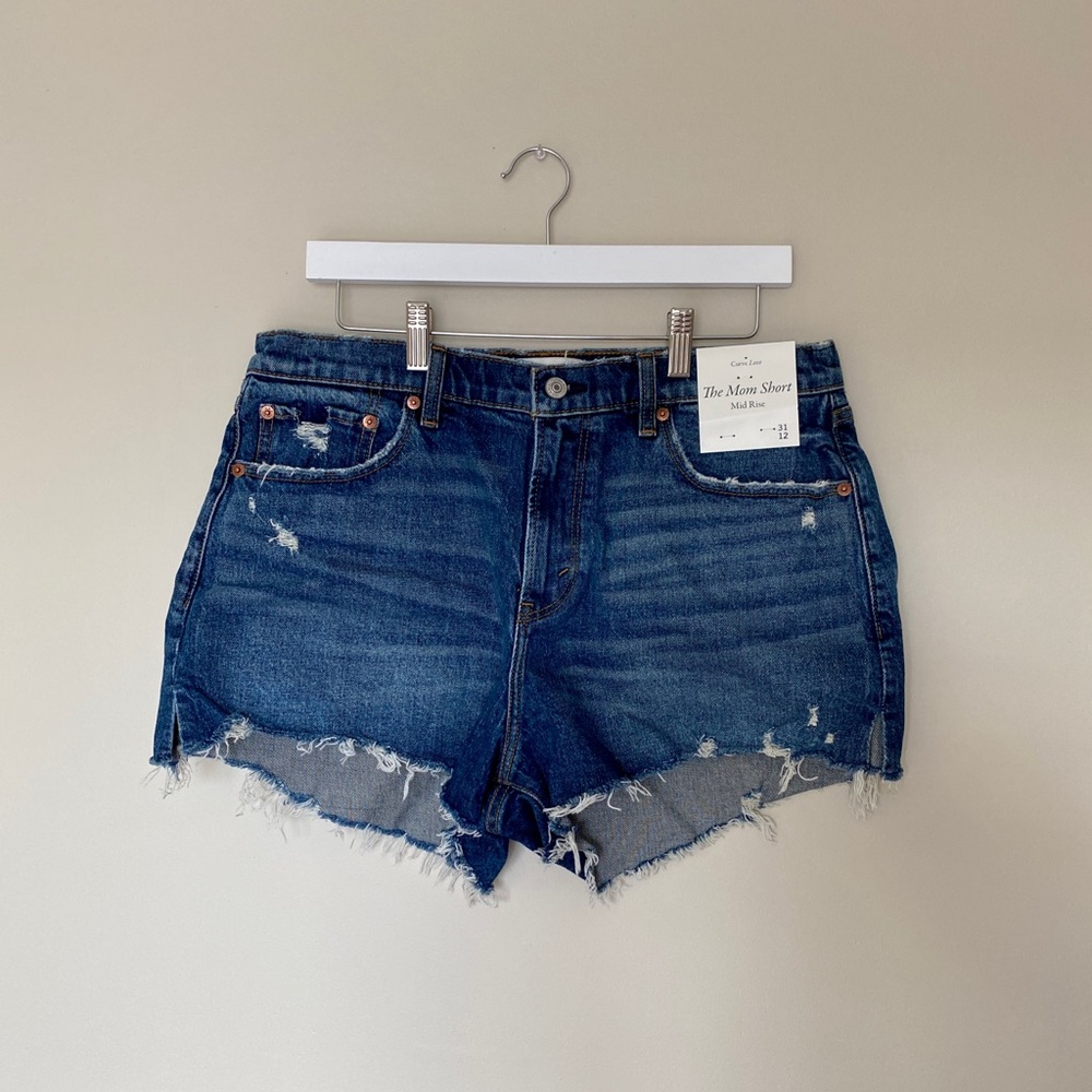 EUC Abercrombie Curve Love Mid Rise Denim Mom Short Size 31